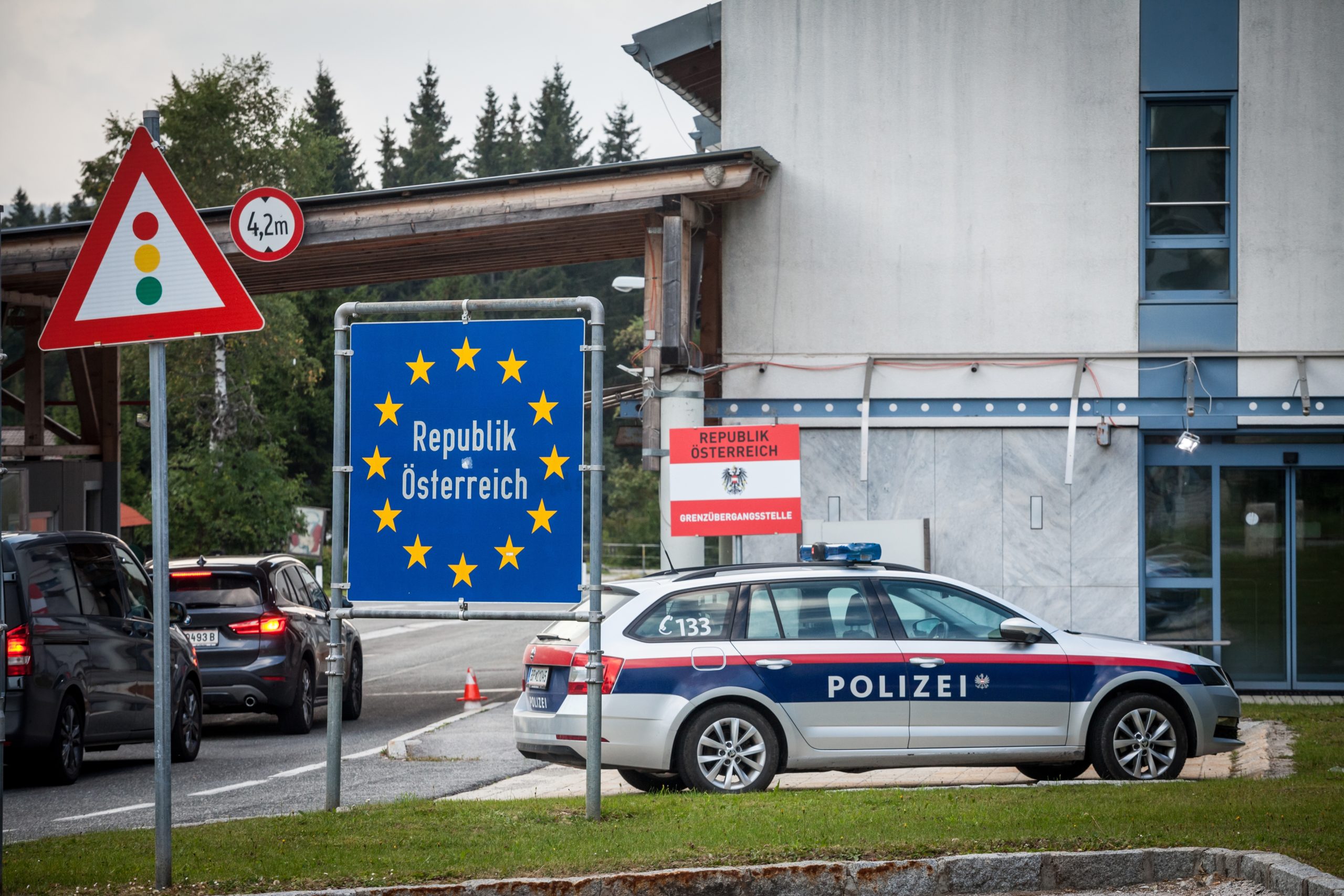 Commission criticized for not scrutinising Schengen border closures